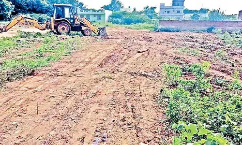 Nellore: ప్రభుత్వ భూమి ఆక్రమణ.. ఉద్రిక్తత