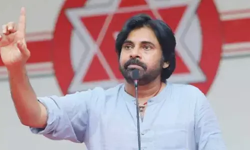 Pawan Kalyan: ఉరేసిందానికి, ఆత్మహత్యకు తేడా తెలువని  పవన్ కళ్యాణ్.. దారుణంగా ట్రోల్ చేస్తోన్న నెటిజన్లు (వీడియో)