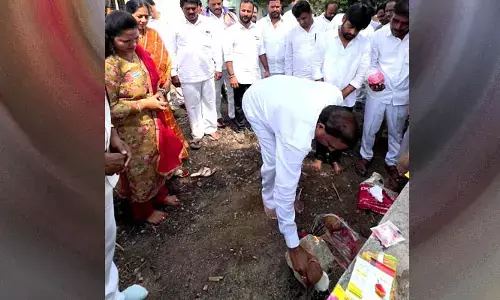 బాత్రూంల నిర్మాణానికి ఎమ్మెల్యే గాంధీ శంకుస్థాపన