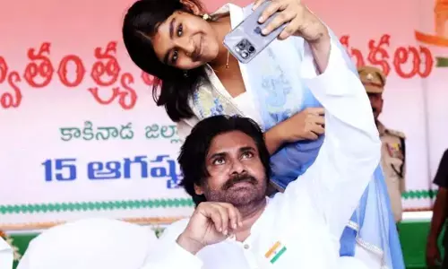 PAWAN KALYAN - RENU DESAI: పవన్ కళ్యాణ్, ఆద్య క్యూట్ సెల్ఫీ.. రేణు దేశాయ్ స్వీట్ రియాక్షన్...