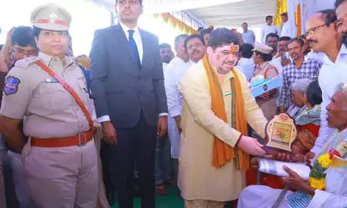 అన్ని వర్గాలకు సమాన అవకాశాలు.. మంత్రి పొన్నం ప్రభాకర్