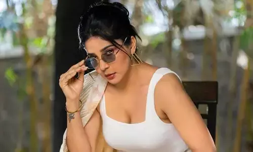 Sakshi Agarwal looks hot