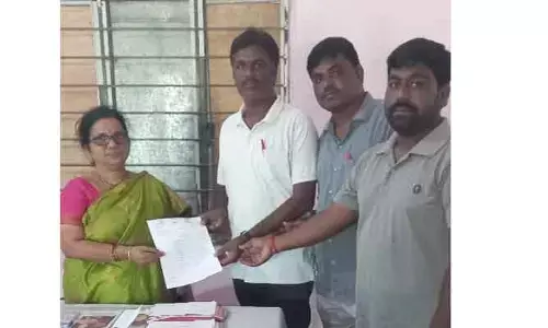 జూనియర్ కాలేజీలో గెస్ట్ లెక్చరర్స్ నిరసన