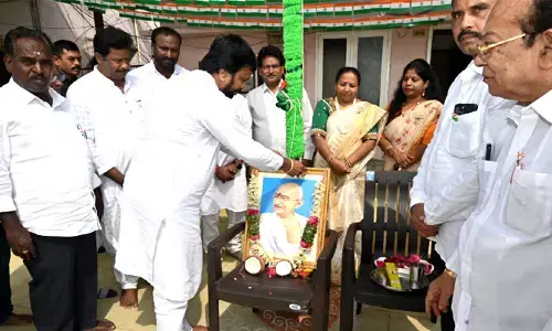 రెపరెపలాడిన మువ్వన్నెల జెండా