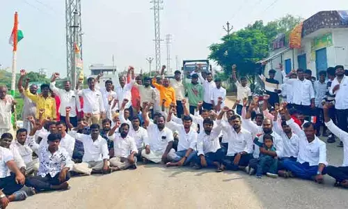 క్రషర్ల మోతతో చస్తున్నాం.. రాళ్లకత్వ గ్రామస్తుల నిరసన