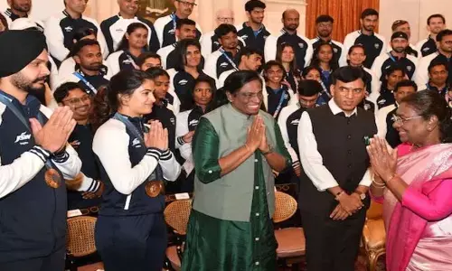 Paris Olympics: పారిస్ ఒలింపిక్స్‌ భారత బృందంతో సమావేశమైన రాష్ట్రపతి