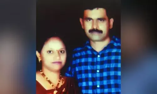 Family Suicide : అప్పుల బాధ తాళలేక.. వాగులోకి దూకి దంపతుల సూసైడ్