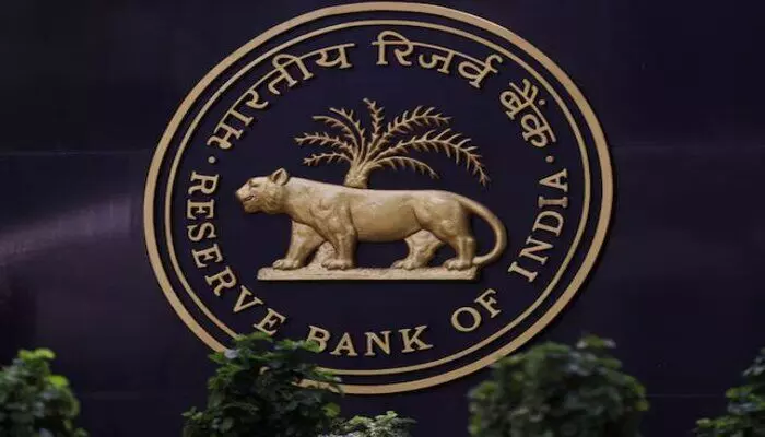 RBI: బ్యాంక్ ఆఫ్ మహారాష్ట్రకు రూ. 1.27 కోట్ల జరిమానా విధించిన ఆర్బీఐ RBI: బ్యాంక్ ఆఫ్ మహారాష్ట్రకు రూ. 1.27 కోట్ల జరిమానా విధించిన ఆర్బీఐ