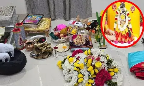 వరలక్ష్మీ వత్రం: అప్పుల బాధ నుంచి బయటపడాలంటే అమ్మవారిని ఇలా పూజించండి..  ఇంట్లో ఐశ్వర్యం వర్ధిల్లుతుంది!