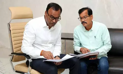 ‘మునుగోడు’లో రోడ్డు నెట్వర్క్‌ను రూపొందించండి : కోమటిరెడ్డి