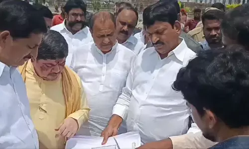 Telangana Secretariat: రాజీవ్ గాంధీ విగ్రహా ఏర్పాట్ల పనులపై మంత్రుల సూచనలు