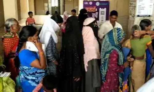 పేషెంట్లు వచ్చినా.. డాక్టర్లే రాలే..!