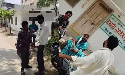ఉద్యోగాల పేరిట డబ్బు వసూళ్లు.. వ్యూహాత్మకంగా పట్టుకున్న నవోదయ ఏజెన్సీ