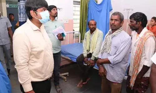 టైమ్ కు రాకుంటే కఠిన చర్యలు.. కలెక్టర్ కుమార్ దీపక్ సీరియస్