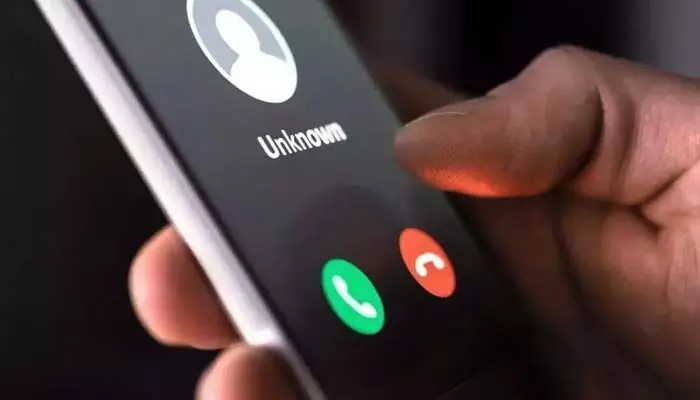 Tech Tips: మీ మొబైల్ ఆన్లో ఉండగానే ఎదుటివారికి స్విచాఫ్ రావాలా? ఈ సెట్టింగ్ మీకోసమే Tech Tips: మీ మొబైల్ ఆన్లో ఉండగానే ఎదుటివారికి స్విచాఫ్ రావాలా? ఈ సెట్టింగ్ మీకోసమే