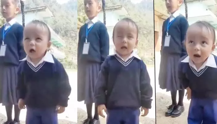 Viral Video: జాతీయ గీతాన్ని క్యూట్గా పాడిన బుడ్డోడు.. నెట్టింట ఆకట్టుకుంటోన్న వీడియో Viral Video: జాతీయ గీతాన్ని క్యూట్గా పాడిన బుడ్డోడు.. నెట్టింట ఆకట్టుకుంటోన్న వీడియో