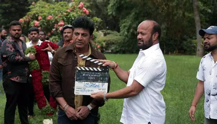 Siva Rajkumar: శివ రాజ్కుమార్, కార్తీక్ అద్వైత్ కాంబోలో మూవీ.. హైప్ పెంచేస్తున్న ఫొటోస్ Siva Rajkumar: శివ రాజ్కుమార్, కార్తీక్ అద్వైత్ కాంబోలో మూవీ.. హైప్ పెంచేస్తున్న ఫొటోస్