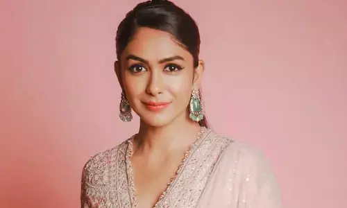 Mrunal Thakur: ప్రేమలో పడ్డ యంగ్ బ్యూటీ.. ఎట్టకేలకు లవ్ సింబల్‌తో ఫైనల్ చేసేసిందిగా (ట్వీట్)