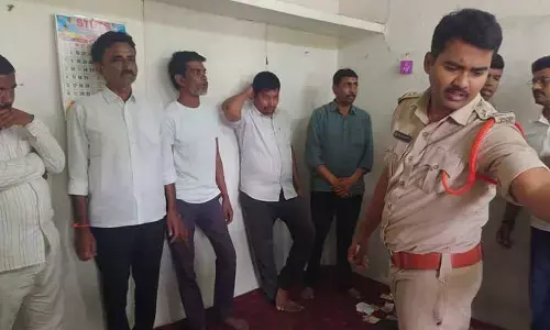 పేకాటరాయుళ్ల అరెస్ట్.. రూ.57వేలు, 12 మొబైల్స్ స్వాధీనం