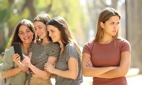 Irritating trends : ఆధునిక కాలంలో చికాకు కలిగించే పోకడలు.. ఇవి లేకుండా జీవించలేమా?