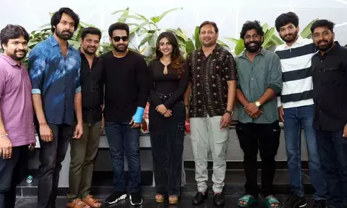 NTR: ‘ఆయ్’ టీమ్‌ను అభినందించిన ఎన్టీఆర్‌.. నెట్టింట ఫొటోలు వైరల్