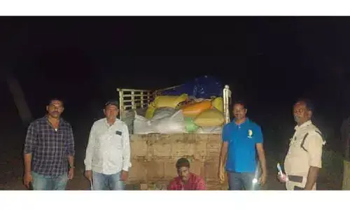80 క్వింటాళ్ల పీడీఎస్ బియ్యం పట్టివేత