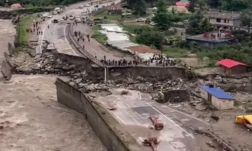 Himachal pradesh: హిమాచల్ ప్రదేశ్‌లో మరోసారి భారీ వర్షాలు.. 58 రోడ్లు మూసివేత