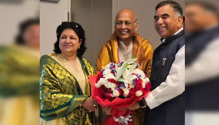 Abhishek Manu Singhvi: హైదరాబాద్కు చేరుకున్న కాంగ్రెస్ రాజ్యసభ అభ్యర్ధి Abhishek Manu Singhvi: హైదరాబాద్కు చేరుకున్న కాంగ్రెస్ రాజ్యసభ అభ్యర్ధి