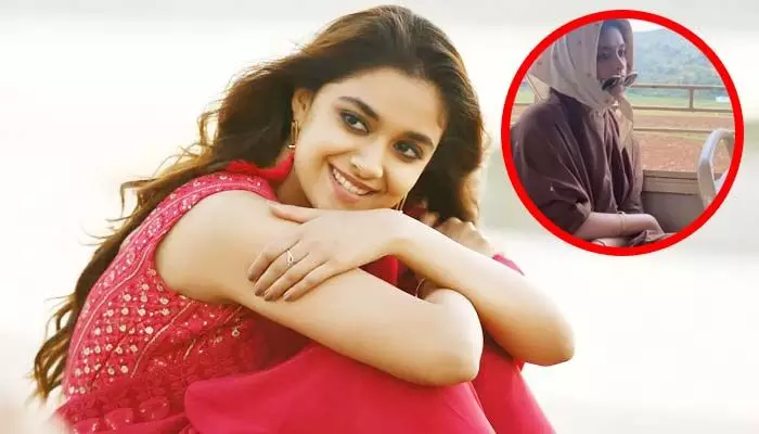 keerthy suresh: ఊహించని గెటప్లో దర్శనమిచ్చిన కీర్తి సురేష్.. అమాయకపు క్యూట్ లుక్స్ వైరల్ (వీడియో) keerthy suresh: ఊహించని గెటప్లో దర్శనమిచ్చిన కీర్తి సురేష్.. అమాయకపు క్యూట్ లుక్స్ వైరల్ (వీడియో)