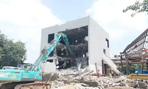 హైడ్రా అధికారులు దూకుడు.. అక్ర‌మ నిర్మాణ‌దారుల్లో గుబులు