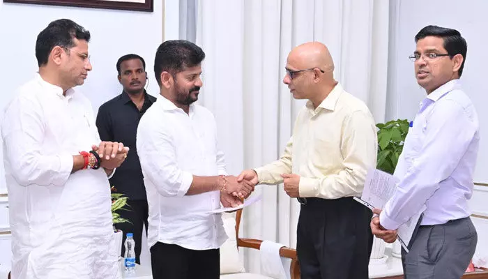 CM Revanth: స్పోర్ట్స్ వర్శిటీలో అంతర్జాతీయ ప్రమాణాలు CM Revanth: స్పోర్ట్స్ వర్శిటీలో అంతర్జాతీయ ప్రమాణాలు