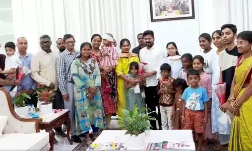 CM Revanth : ముఖ్య‌మంత్రికి రాఖీ క‌ట్టిన చిన్నారులు.. ఇంతకి  వారు ఎవరంటే?
