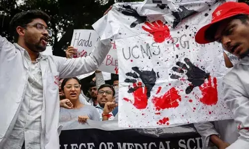 Kolkata doctor rape: గొంతు నులిమి హత్య.. ట్రైనీ డాక్టర్ పోస్టు మార్టం నివేదికలో కీలక విషయాలు!