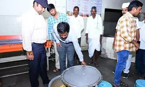 మెనూ ప్రకారం విద్యార్థులకు పౌష్టికాహారంః కలెక్టర్ రాహుల్ రాజ్