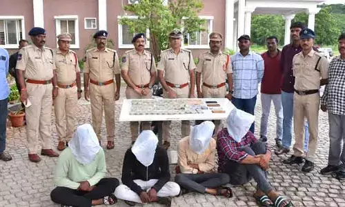 రూ.28 లక్షలు దొంగిలించిన నలుగురి అరెస్ట్...
