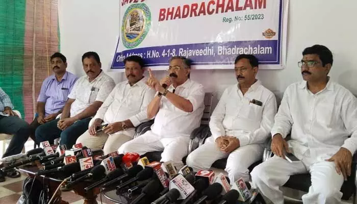 దిశ ఎఫెక్ట్.. సేవ్ భద్రాద్రి ఆధ్వర్యంలో మల్టీపర్పస్ కమ్యూనిటీ హాల్ నిర్మాణం దిశ ఎఫెక్ట్.. సేవ్ భద్రాద్రి ఆధ్వర్యంలో మల్టీపర్పస్ కమ్యూనిటీ హాల్ నిర్మాణం