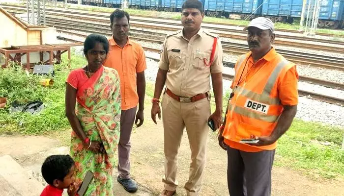 భర్త మద్యానికి బానిసై నిత్యం గొడవ చేస్తున్నాడని... భర్త మద్యానికి బానిసై నిత్యం గొడవ చేస్తున్నాడని...