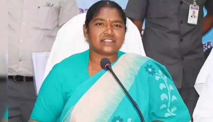 Minister Seethakka: పేదల జీవితాల్లో మార్పు తేవడమే లక్ష్యం: మంత్రి సీతక్క Minister Seethakka: పేదల జీవితాల్లో మార్పు తేవడమే లక్ష్యం: మంత్రి సీతక్క