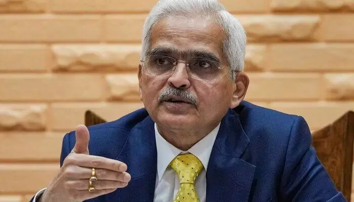 Banks: లోన్లు, డిపాజిట్ల వృద్ధి మధ్య అంతరంపై బ్యాంకులకు ఆర్బీఐ గవర్నర్ హెచ్చరిక Banks: లోన్లు, డిపాజిట్ల వృద్ధి మధ్య అంతరంపై బ్యాంకులకు ఆర్బీఐ గవర్నర్ హెచ్చరిక