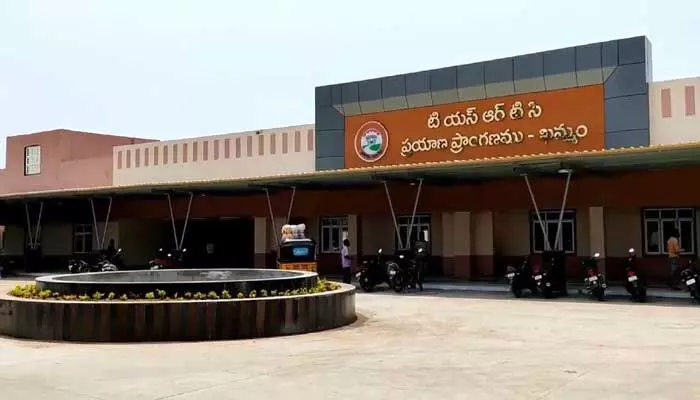 టీఎస్ ఆర్టీసీకి... ఖమ్మం రీజినల్ లో రూ. 2.21 కోట్ల ఆదాయం టీఎస్ ఆర్టీసీకి... ఖమ్మం రీజినల్ లో రూ. 2.21 కోట్ల ఆదాయం
