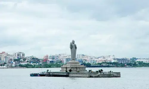 Hussain Sagar: నగరంలో దంచికొట్టిన వర్షం.. హుస్సేన్ సాగర్‌కు డేంజర్ బెల్స్