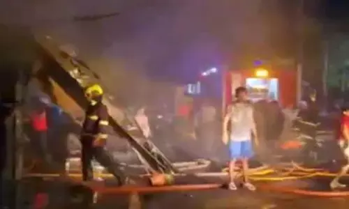Fire Accident : పూణేలో భారీ అగ్నిప్రమాదం.. పలు దుకాణాలు దగ్ధం..!