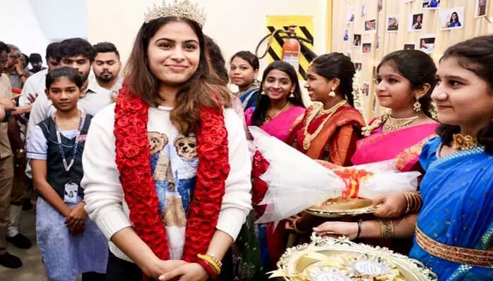 డాక్టర్లు, ఇంజనీర్లే కాదు! పెద్ద కలలు కనాలి.. మను భాకర్ డాక్టర్లు, ఇంజనీర్లే కాదు! పెద్ద కలలు కనాలి.. మను భాకర్
