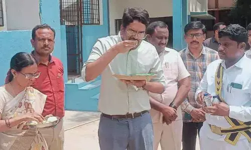 నాణ్యమైన భోజనం వడ్డించాలి.. కలెక్టర్ ఆదర్శ సురభి