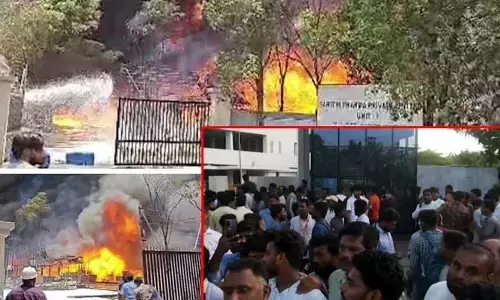 అచ్యుతాపురం సెజ్ వద్ద ఉద్రిక్తత.. విచారణ జరపాలని కార్మిక సంఘాల డిమాండ్