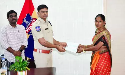 మరణించిన పోలీసుల కుటుంబాలను ఆదుకుంటాంః ఎస్పీ శ్రీనివాసరావు