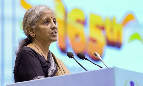 TAX: పన్ను నోటీసులు సులభంగా అర్థం అయ్యే విధంగా ఉండాలి: సీతారామన్