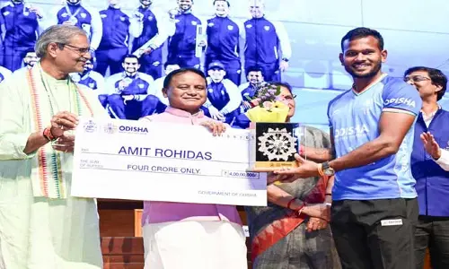 భారత హాకీ జట్టును ఘనంగా సత్కరించిన.. ఒడిషా సీఎం మోహన్ చరణ్ మాఝీ