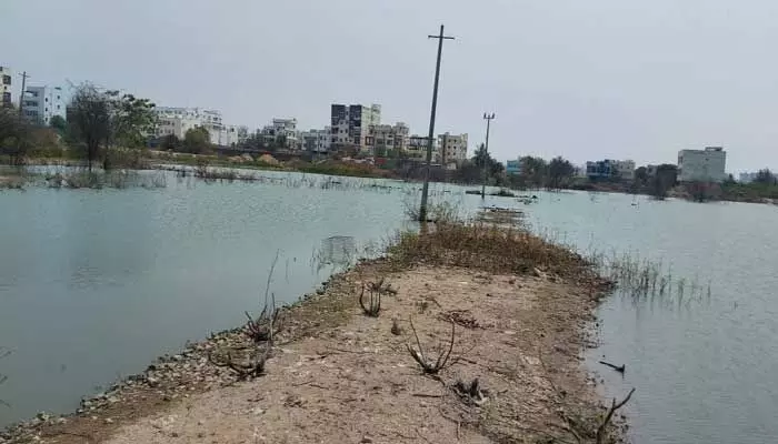 రూపు కోల్పోయిన పటాన్ ‘చెరువు’లు.. పదేళ్లలో అంతులేని కబ్జాలు రూపు కోల్పోయిన పటాన్ ‘చెరువు’లు.. పదేళ్లలో అంతులేని కబ్జాలు
