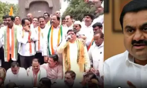 గన్ పార్క్ వద్ద కాంగ్రెస్ ఆందోళన.. అదానీ మెగా కుంభకోణం దర్యాప్తుకు డిమాండ్